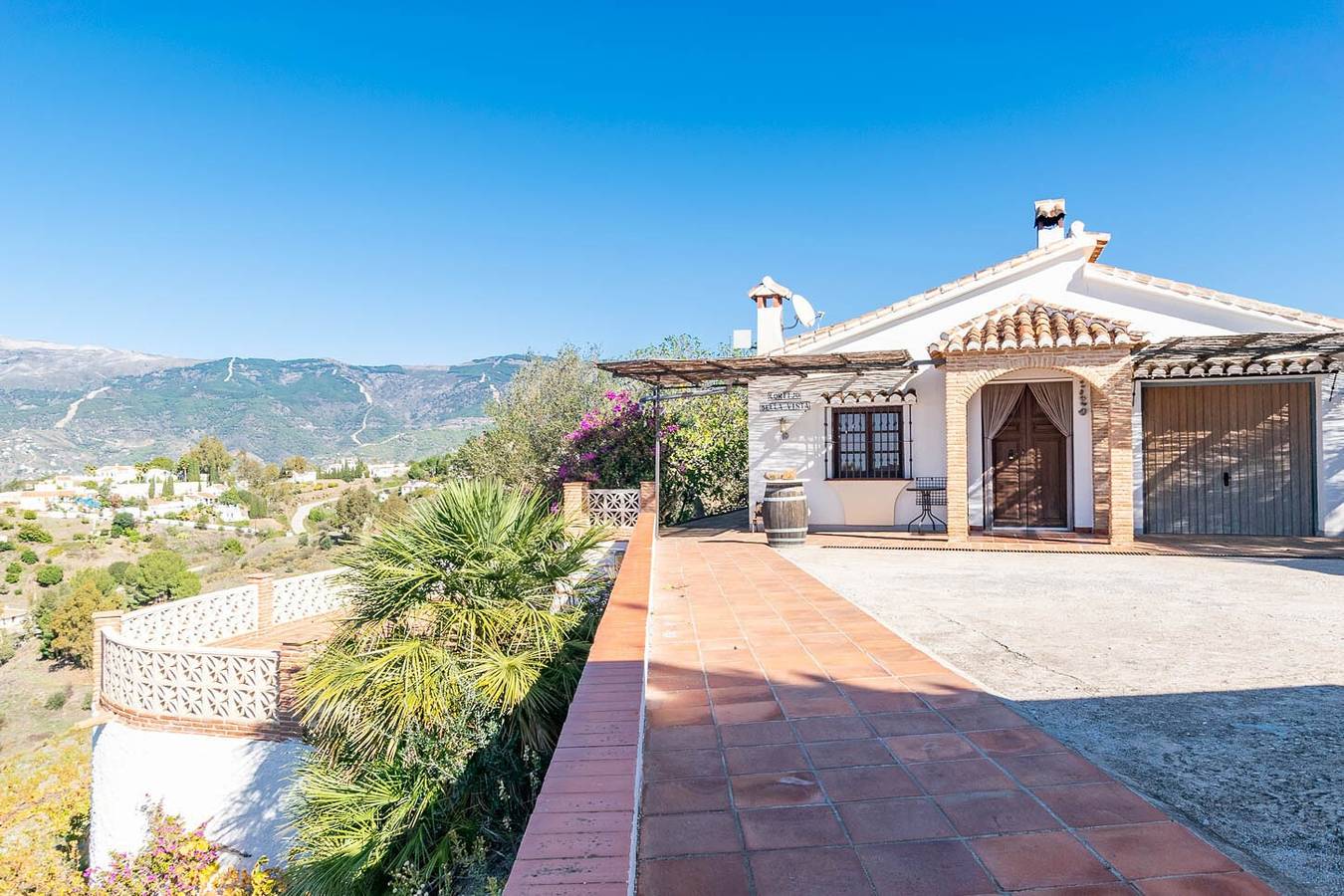Villa Cortijo Bellavista mit Bergblick, Pool, Wlan, Garten & Terrasse in Cómpeta, Costa del Sol