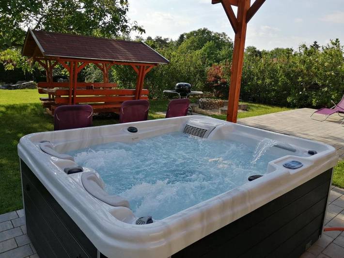 Location de vacances pour 6 personnes, avec piscine ainsi que jardin et jacuzzi à Szigliget - 2