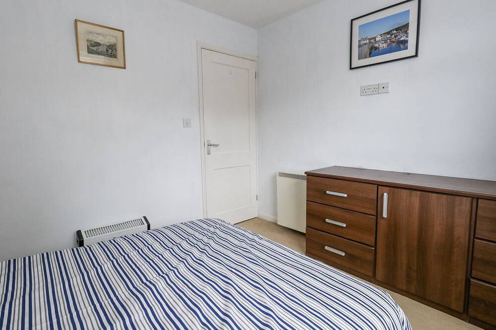 Beachcombers, 13 Chesil House, family friendly in West Bay in West Bay, Dorset