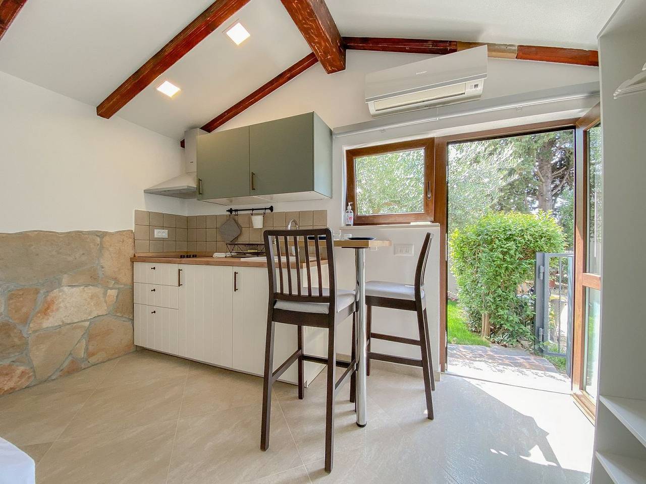 Cały apartament, Malerisches Studio-Apartment mit 2 Bikes, Terrasse - nur 250 Meter zum Strand in Novigrad, Umag i okolice