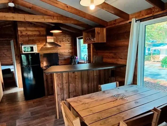 Camping Des Gaves - Tente en toile et en bois 5 personnes - Lodge Confort 3 Pièces 5 Personnes + Tv in Laruns, Béarn