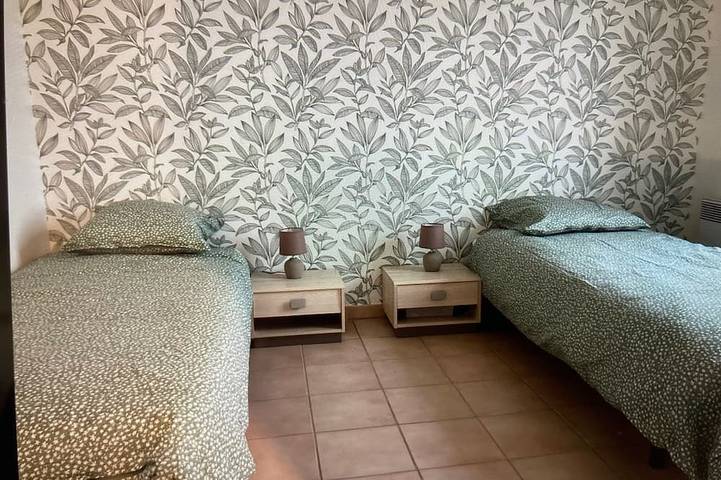 Location de vacances pour 8 personnes, avec terrasse et jardin à Arpaillargues-et-Aureillac - 4