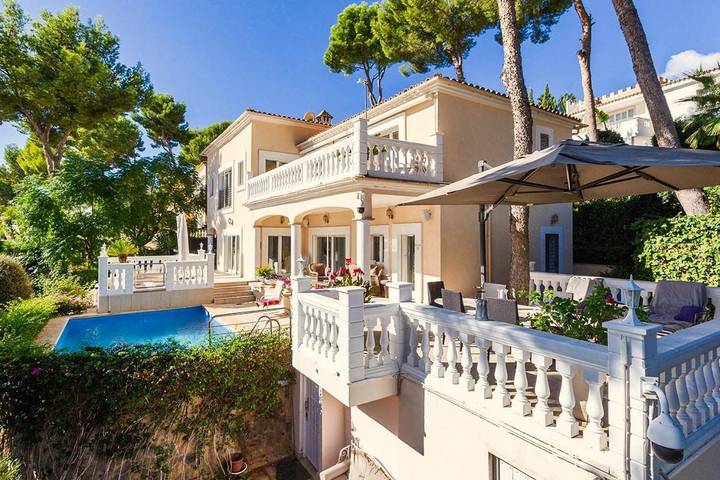 Villa für 8 Personen, mit Balkon und Terrasse sowie Garten und Pool in Peguera