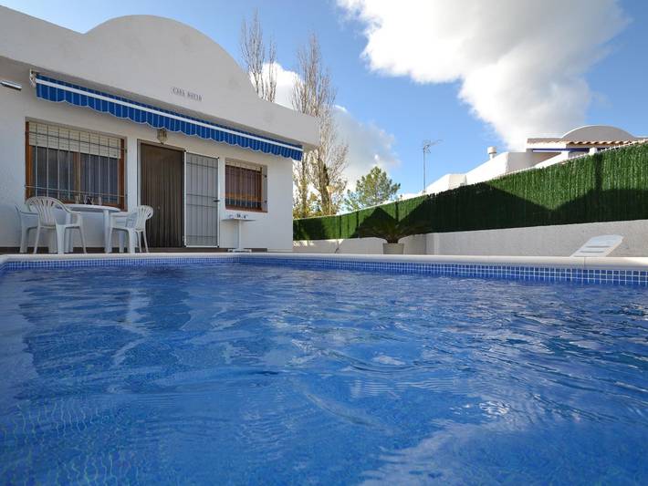 Location de vacances pour 6 personnes, avec piscine et terrasse à Riumar - 2