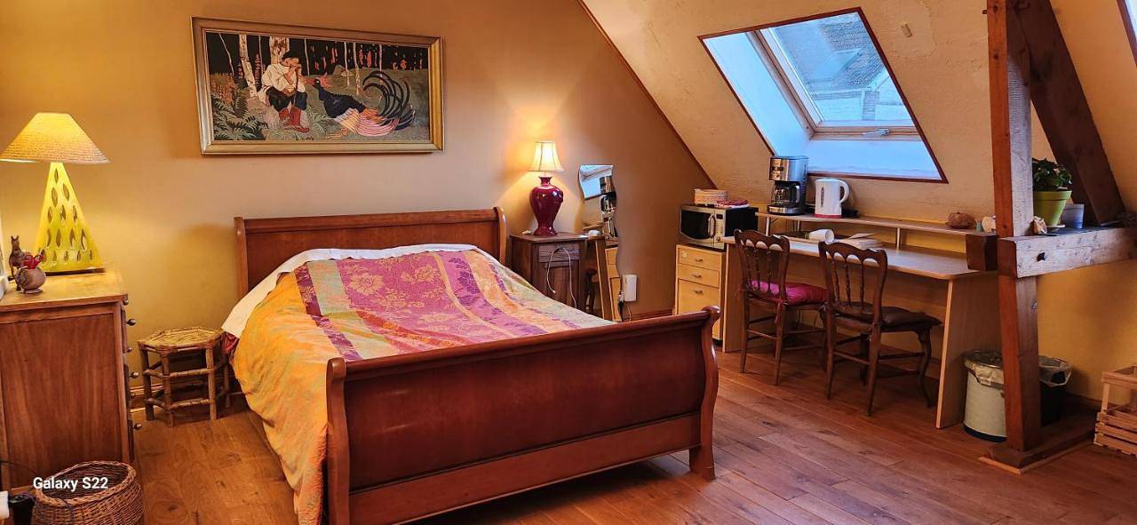 Double Room with Private Bathroom in Troyes, Aube