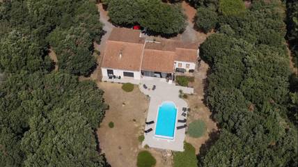 Gîte pour 6 personnes, avec jardin et piscine à Ventenac-Cabardès