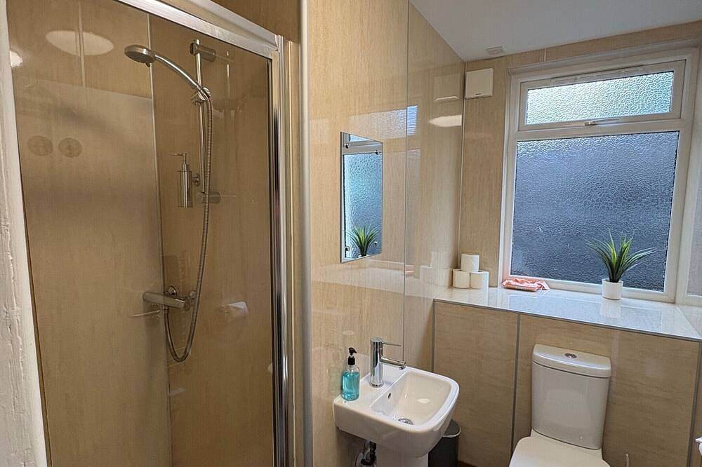 Annex Budget Double Room Shared Facitlites in Inverness, Highlands