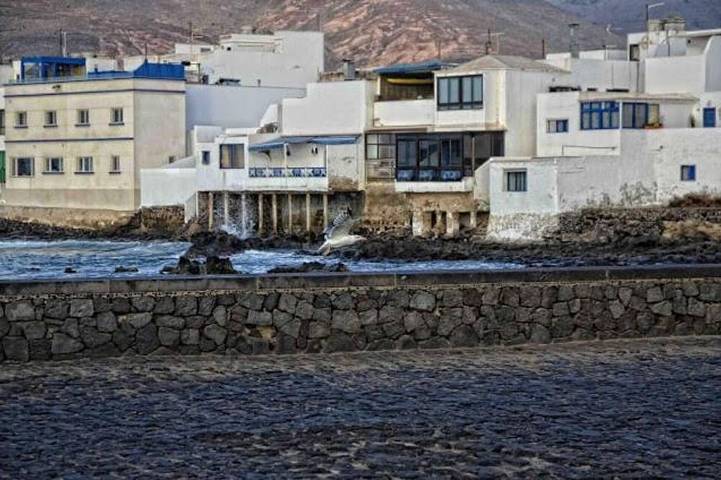 Appartement entier, Studio Pura. Terrasse avec vue sur le village d'Arrieta in Arrieta, Haría