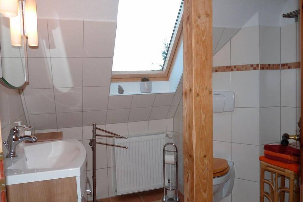 Ganze Wohnung, Komfortable Ferienwohnung am Papensee mit Seeblick, Garten und Spielplatz in Laage, Mecklenburgische Seenplatte