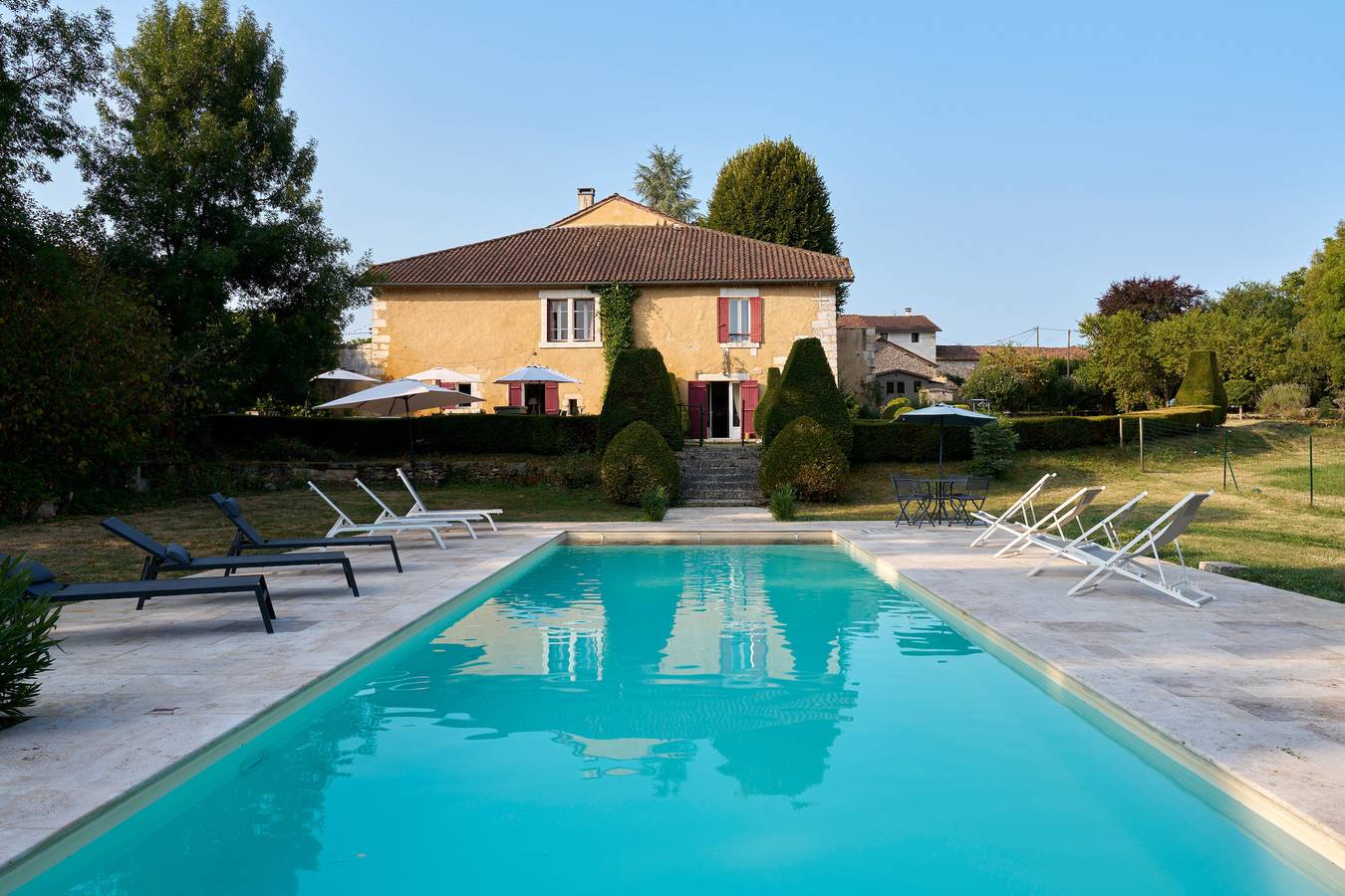 Maison de Vacances – Grande Bastide à Chapdeuil, Piscine Chauffée & Confort pour 16 Pers in Chapdeuil, Périgord Vert