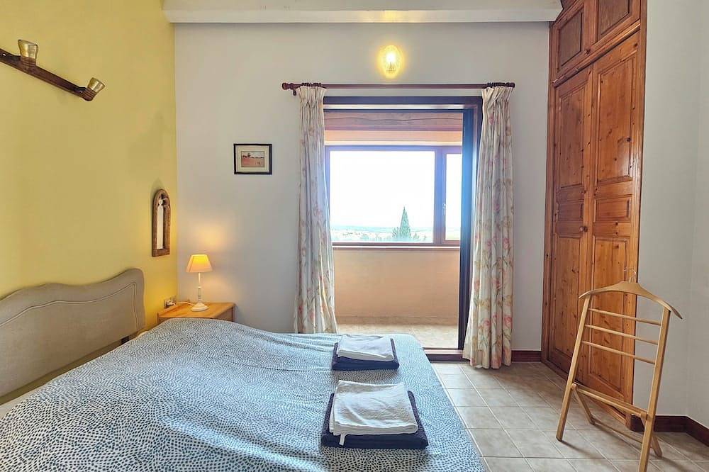 Charmante Villa mit Pool und schöner Aussicht in Montouliers, Mittelmeerküste (Frankreich)