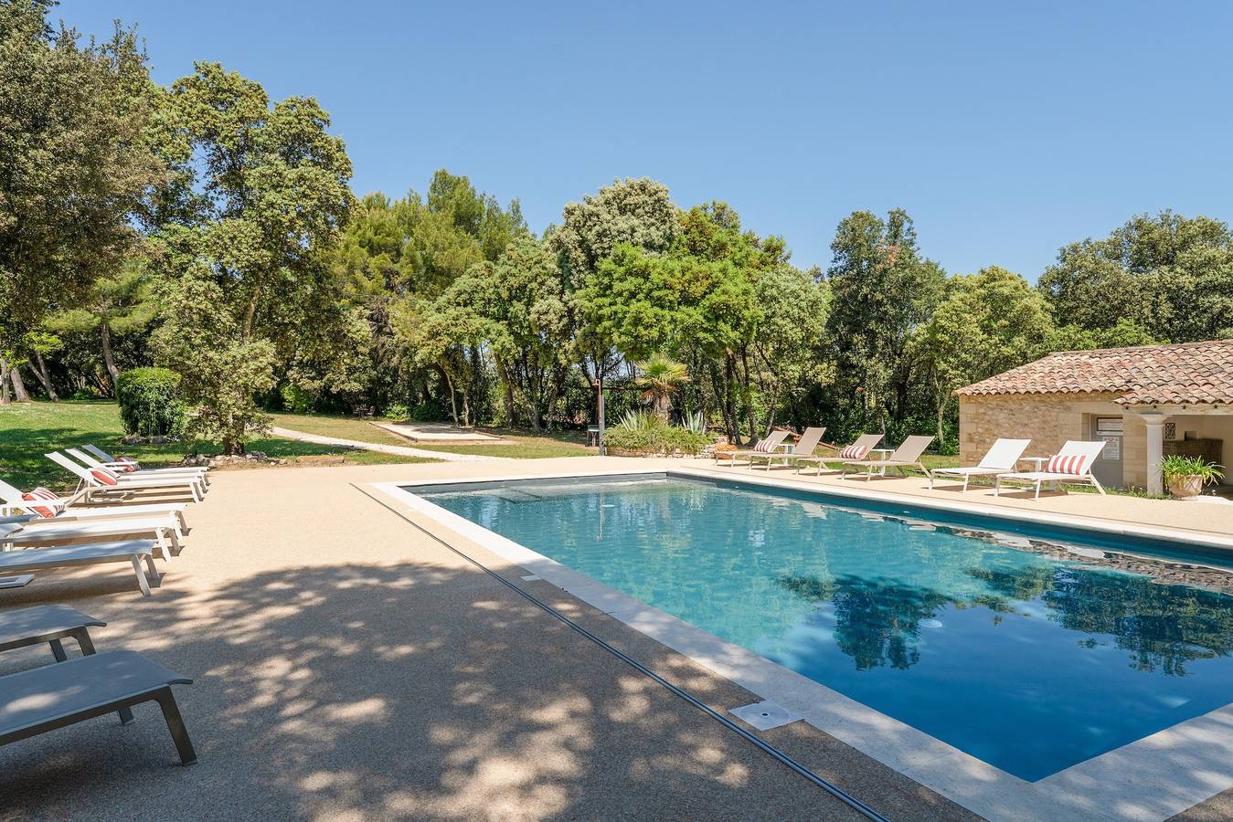 Vacation Home “Lodge Exotique 4 - Mas De Rey” with Private Terrace, Wi-Fi & Air Conditioning in Arpaillargues-et-Aureillac, Nimes region