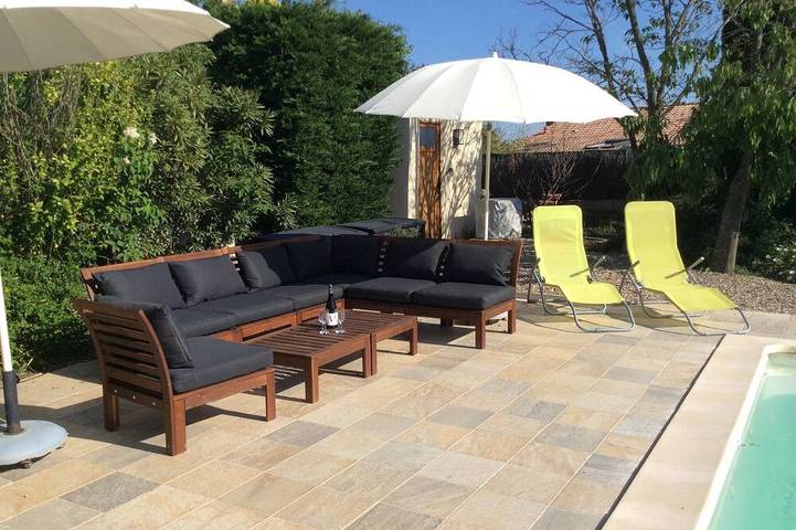 Location de vacances pour 8 personnes, avec terrasse et jardin à Laurens