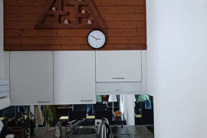 Ganze Wohnung, Swissness pur - urgemütliche Ferienwohnung mit viel Charme über dem Thunersee in Sigriswil, Thunersee