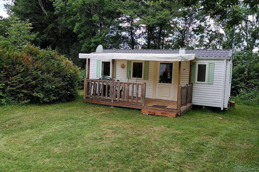 Mobile home with terrace - 6 guests in La Tour-d'Auvergne, Volcans d'Auvergne Regional Nature Park