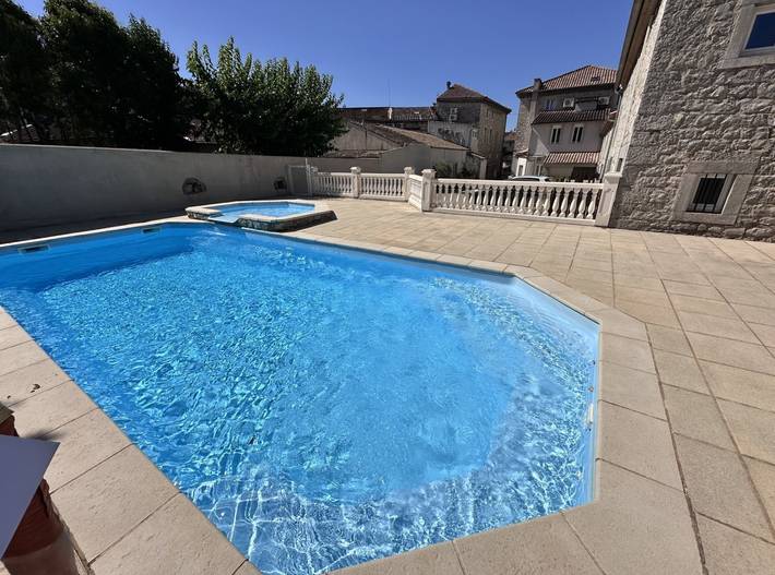 Gîte pour 6 personnes, avec terrasse et piscine à Ruoms