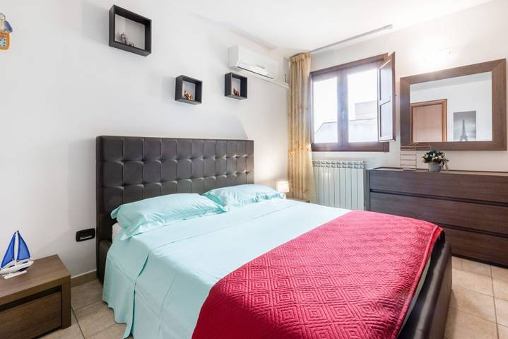 Appartamento intero, Guesthost - Lecce Colorful Apt con terrazzo e parcheggio! x2 in Lecce, Provincia di Lecce