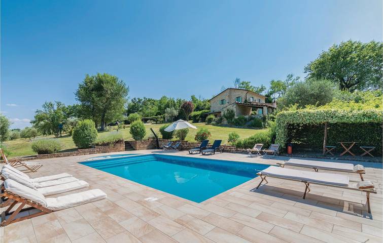 Spacieux Apt AC avec piscine, parking et feu de camp in Lugnano in Teverina, Province de Terni