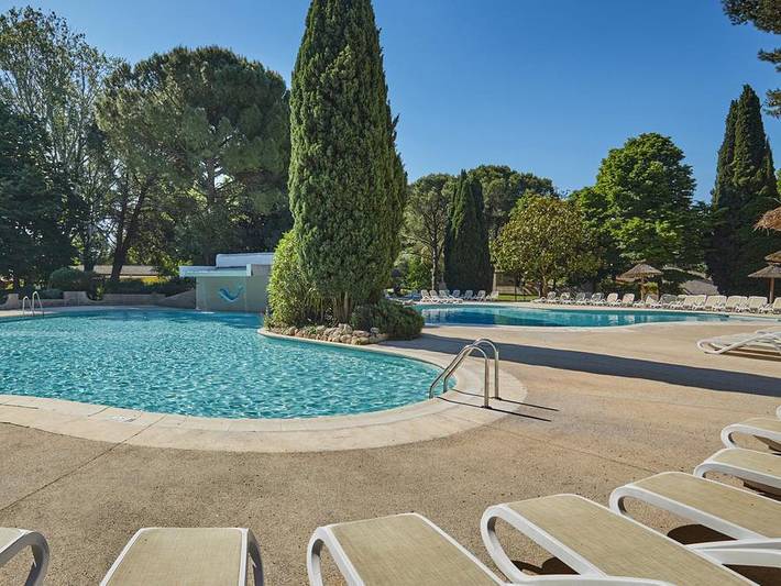 Camping per 3 persone, con sauna, con animali domestici in Arles