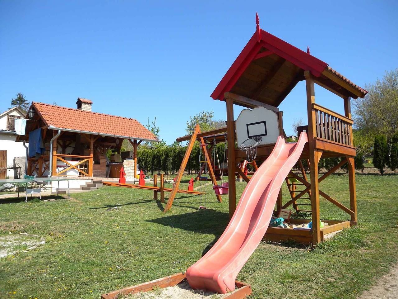 Ganze Ferienwohnung, Ferienwohnung mit Kinderspielplatz und Pool  in Fonjod, Plattensee Südufer