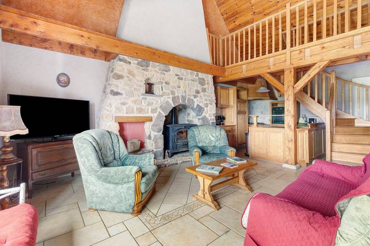 Maison de vacances 'Le Panorama' avec vue sur la montagne, terrasse partagée et Wi-Fi in Rentières, Parc naturel régional des Volcans d'Auvergne