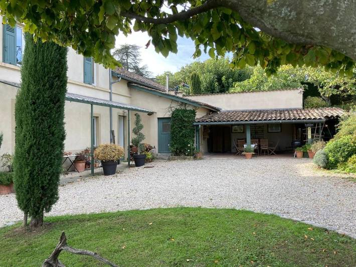 Location de vacances pour 11 personnes, avec terrasse et jardin ainsi que piscine et vue, adapté aux familles à Chaponost - 2