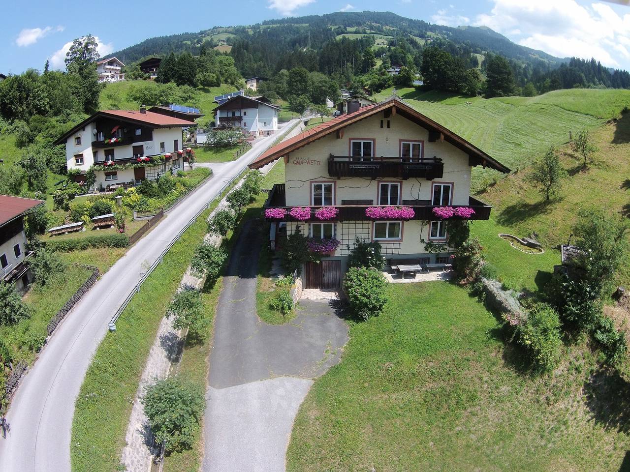 Ganze Wohnung, Chalet in Hopfgarten am Skilift in Hopfgarten im Brixental, Kaisergebirge