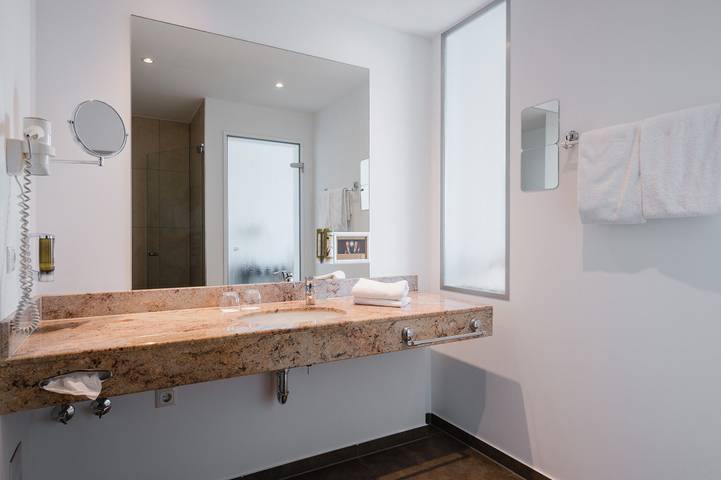 Hotel für 2 Personen, mit Garten und Sauna sowie Seeblick und Pool in Neuruppin - 2