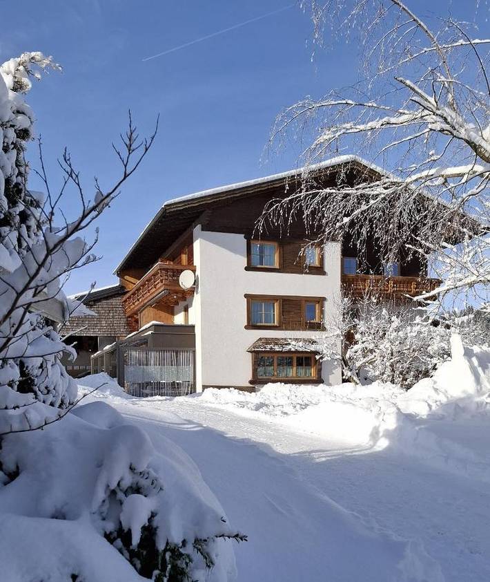 Ferienwohnung für 2 Personen, mit Balkon und Garten sowie Ausblick in Schattwald