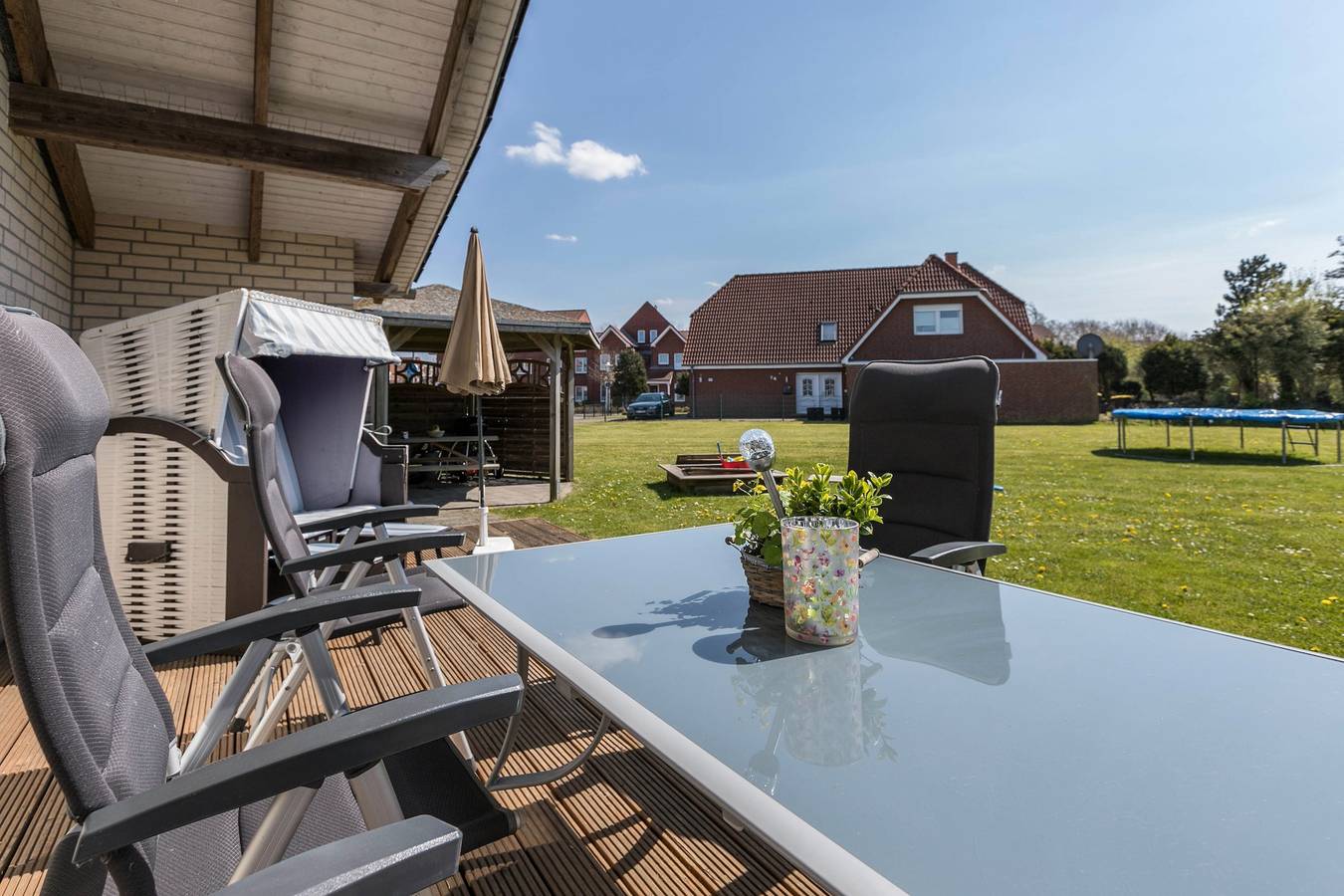 Familienfreundliches "Haus Emmi" in Strandnähe mit Garten, Terrasse und Wlan in Büsum, Nordseeküste