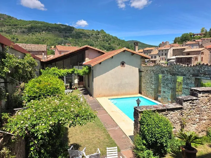 Casa de vacaciones para 6 personas, con vistas y balcón además de piscina y jardín - 1