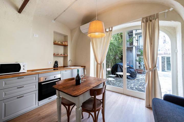 Appartamento intero, Apartments Portese Main Floor in San Felice del Benaco, Prealpi Gardesane