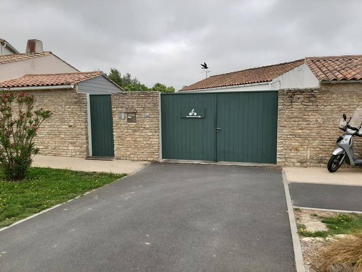 Location de vacances pour 8 personnes, avec piscine et jardin, animaux acceptés dans Office De Tourisme De La Couarde Sur Mer - 3