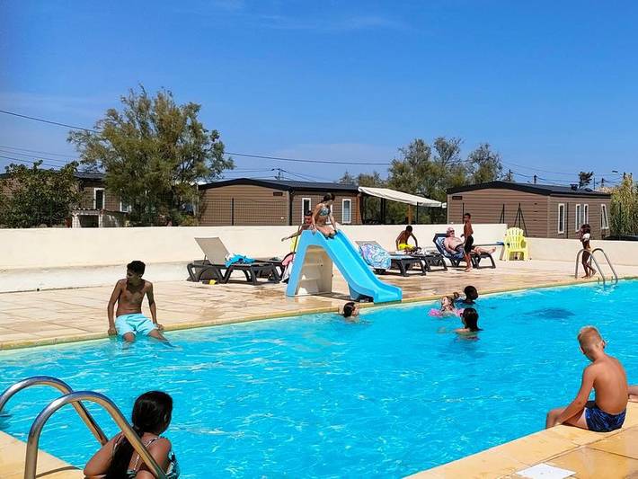 Camping Tikayan Félix de la Bastide - Tente en toile et en bois 5 personnes - Tente Lodge Kenya. - Pas de salle d’eau in Saint-Mitre-les-Remparts, Côte méditerranéenne (France)