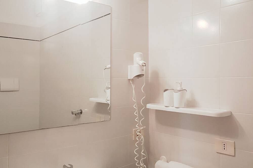 Ganze Wohnung, Geräumige Wohnung nur wenige Schritte vom Strand von Torbole entfernt in Torbole, Nago-Torbole