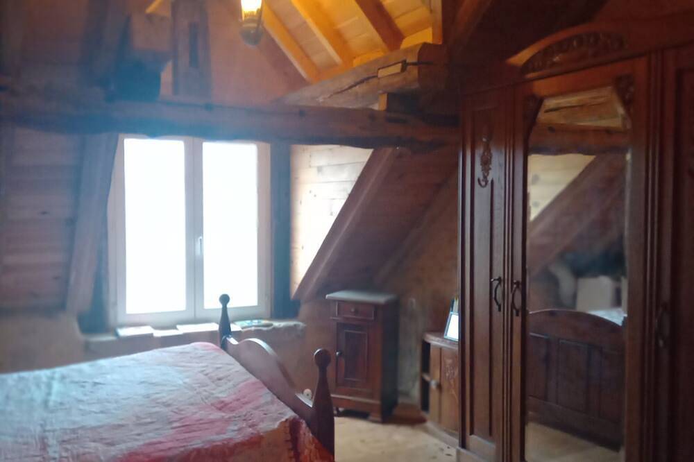 3 guest rooms in a charming dwelling in the bocage bourdonnais in Lurcy-Lévis, Allier