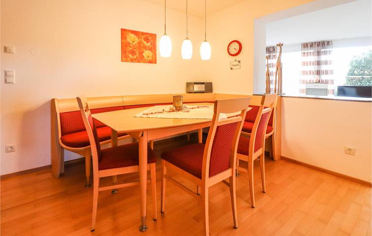 Ganze Ferienwohnung, Terrassenwohnung - Parkplatz, WiFi, 2km zur Skistation in Feldkirch, Rätikon Gebirgsgruppe