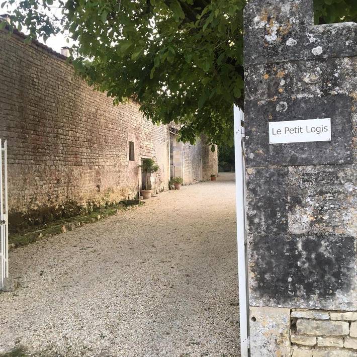 Chambre d’hôte pour 3 personnes, avec Terrasse ainsi que Jardin et Vue en Charente - 2