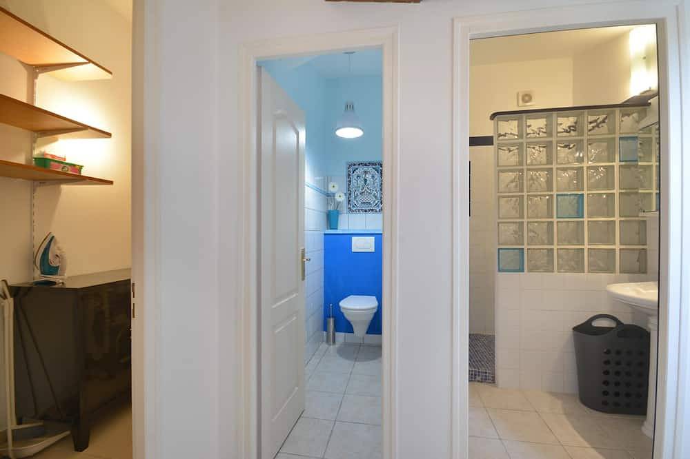 Gite \" Au Coeur des Sorgues\" Appartement, piscine chauffée & Spa in L'Isle-sur-la-Sorgue, Vaucluse