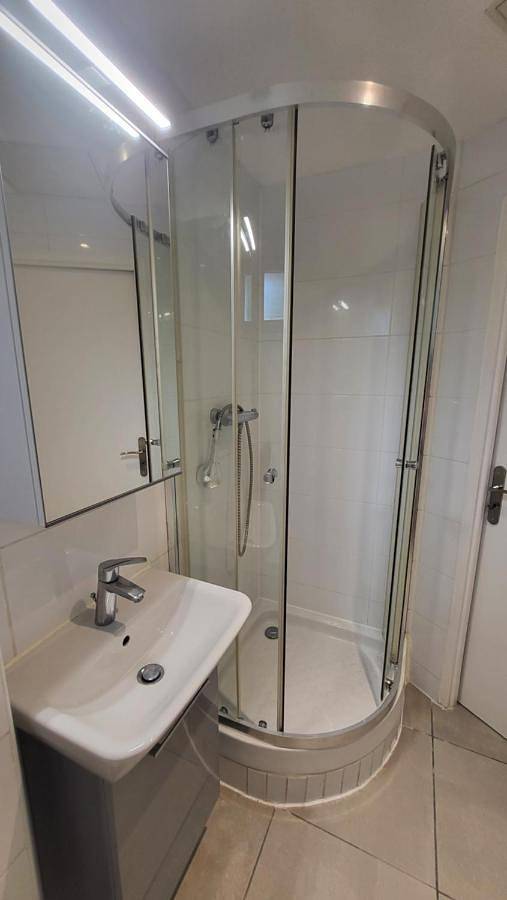 Appartement entier, Apartment - Ground Floor in Saint-Égrève, Isère