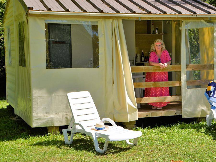 Camping Les Bords de Loue - Mobilhome 5 personnes - Tithome 21m² - 2 chambres - sans sanitaires 5 pers. in Parcey, Jura