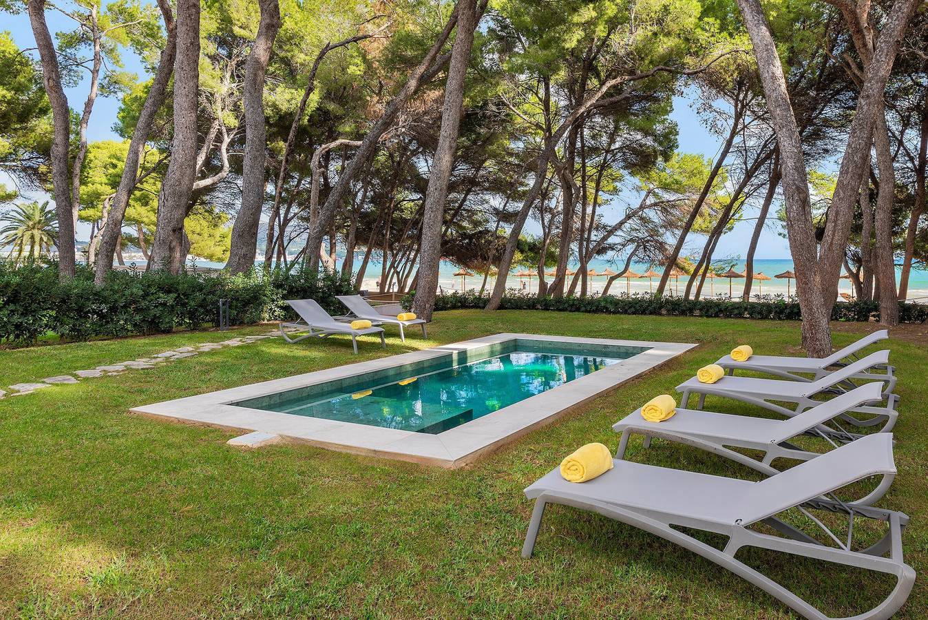 Casa Vacanze 'Villamar - Splendida Fronte Mare' con Vista Mare, Wi-Fi e Aria Condizionata in Playa de Alcudia, Alcúdia