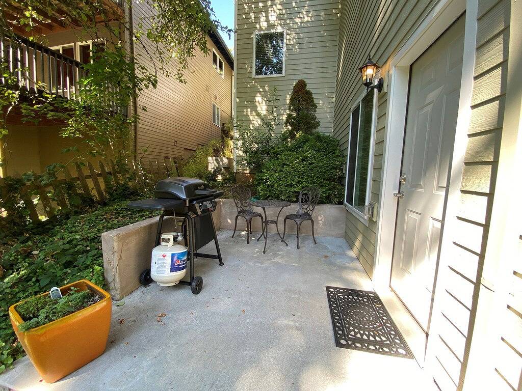 Ganze Wohnung, 20% Ermäßigung auf die Standardpreise bis Februar: Vollständig bestellte 2Bd / 1Ba Executive Suite in Tigard, Washington County (OR)