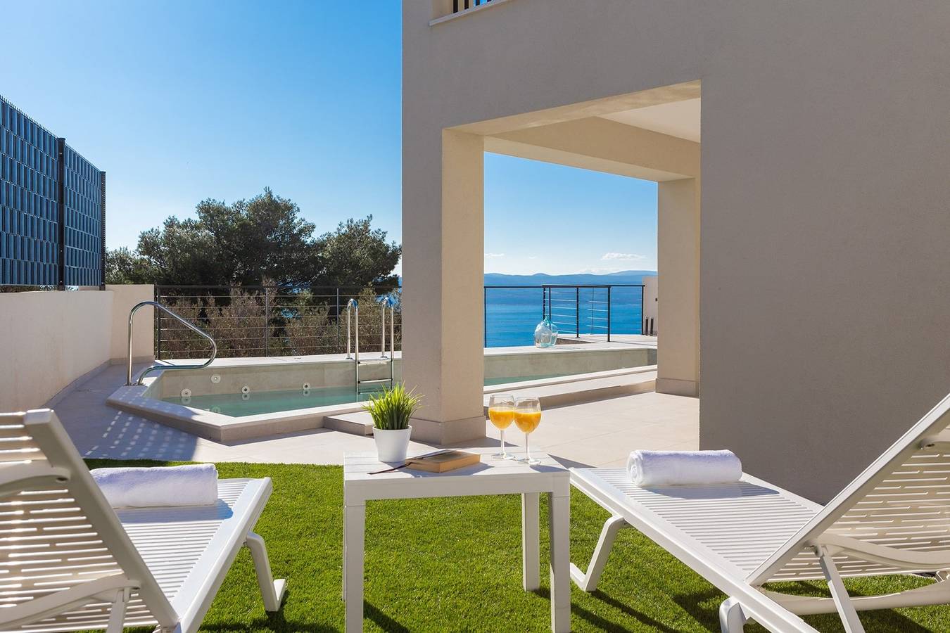Villa Maris & Ivana Brela 2x28m2 beheizter Pool, Fitnessraum, Familiengrill in Brela, Makarska Riviera