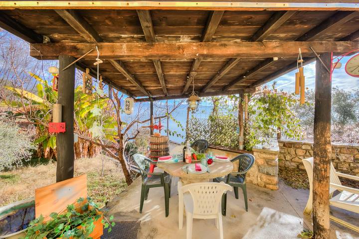 Strandhaus für 6 Personen, mit Terrasse und Seeblick, mit Haustier in Italien