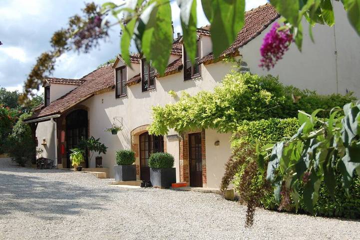 Gîte pour 6 personnes, avec Terrasse ainsi que Jardin et Piscine à Montgesty