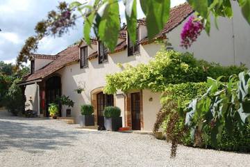 Gîte pour 6 personnes, avec piscine ainsi que terrasse et jardin, animaux acceptés à Montgesty