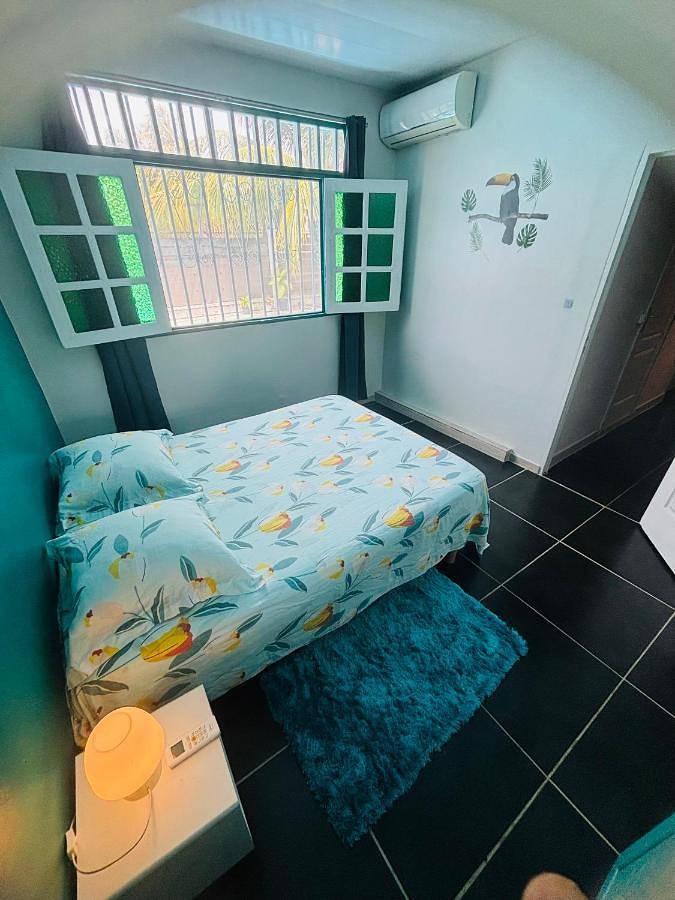 Gîte pour 2 personnes, avec terrasse ainsi que piscine et jardin à Kourou - 3