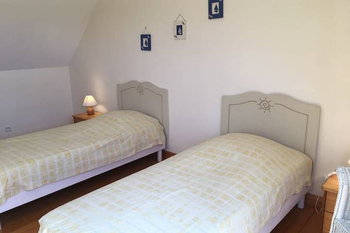 Gîte pour 6 personnes, avec piscine ainsi que terrasse et jardin à Lannilis - 4