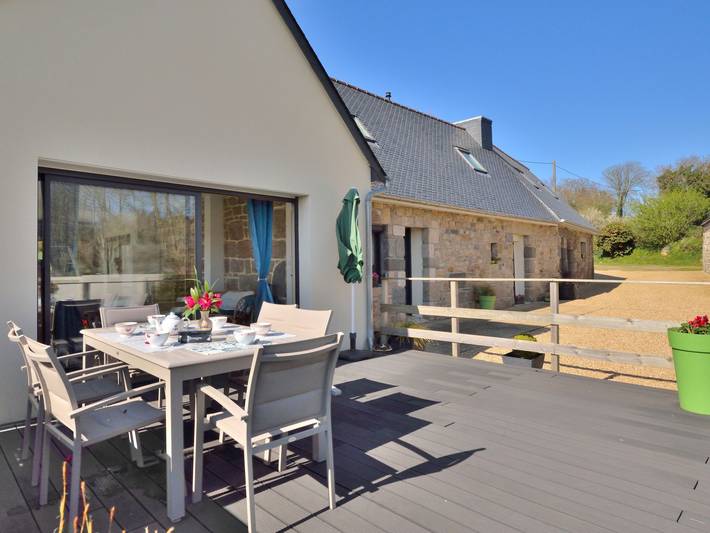 Gîte pour 6 personnes, avec terrasse et jardin à Ploubezre